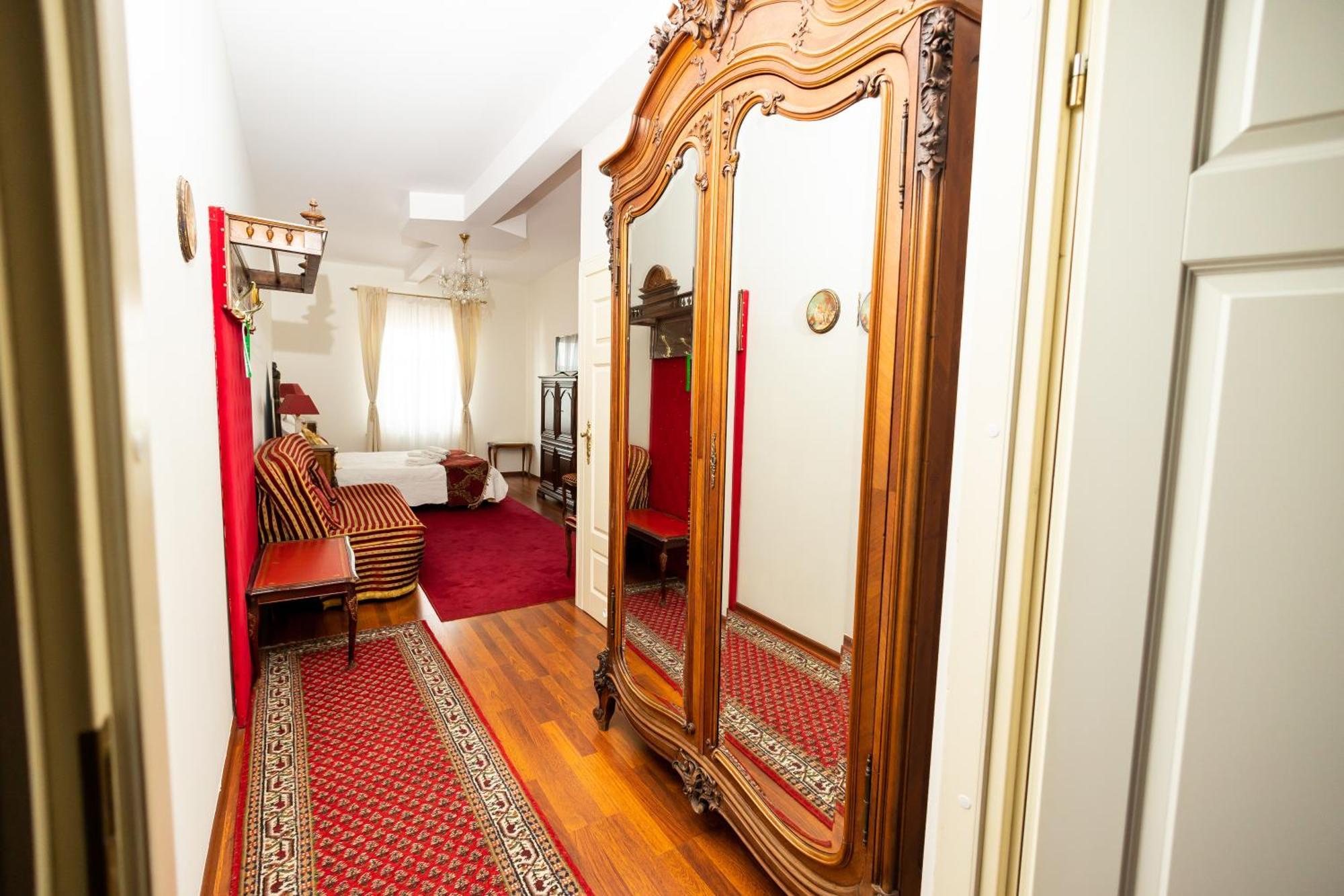 Napoleon Hotel